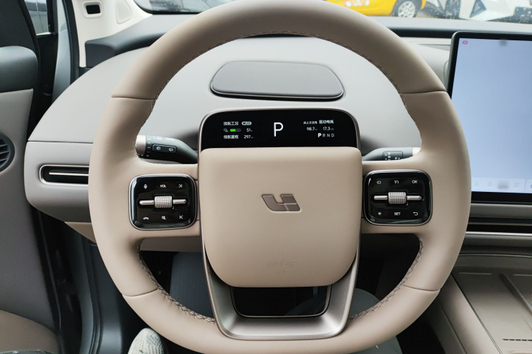 Li i8 2025 image de voiture #11