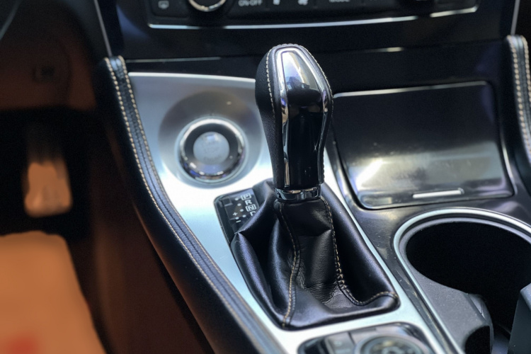 Nissan Maxima 2016 immagine di auto #11