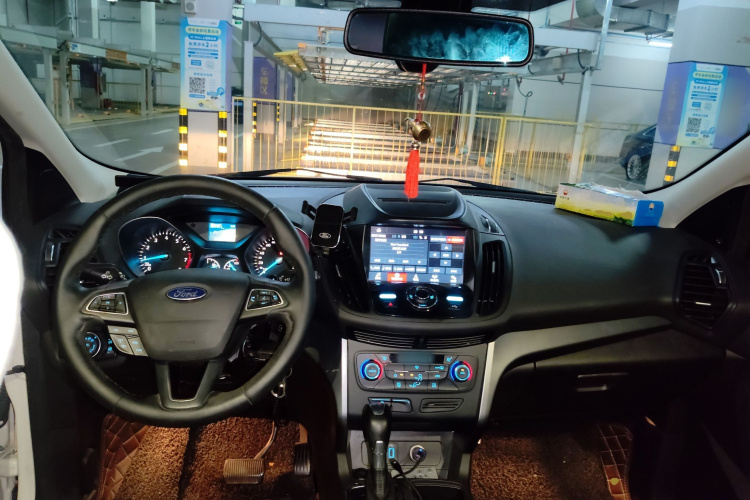 Ford Kuga 2017 car image #11