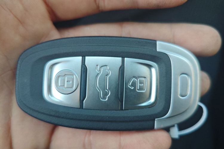 HongQi E-QM5 2022 immagine di auto #11