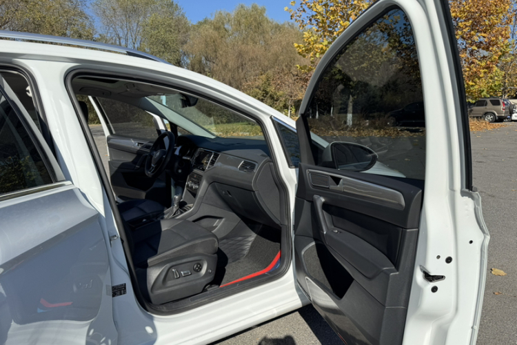 Volkswagen Golf Sportsvan 2020 car image #11