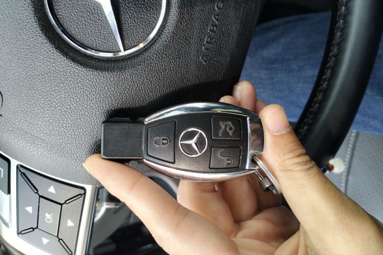 Mercedes-Benz M Class 2015 car image #11