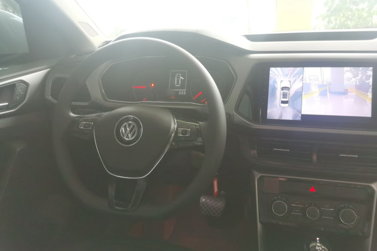 Volkswagen T-Cross 2020 #11 Volkswagen T-Cross 2020 car image #11