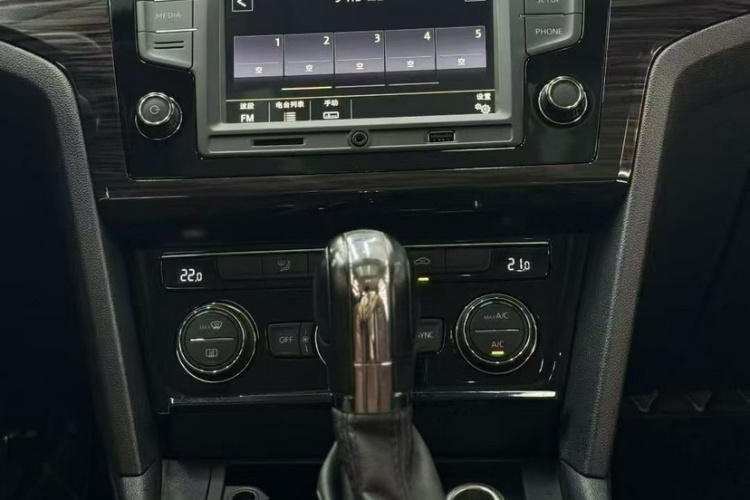 Volkswagen Lamando 2015 immagine di auto #11