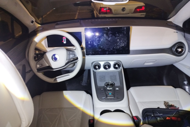 Denza N8 2023 #11 Denza N8 2023 car image #11