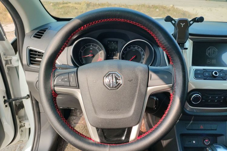 MG GT 2016 car image #11