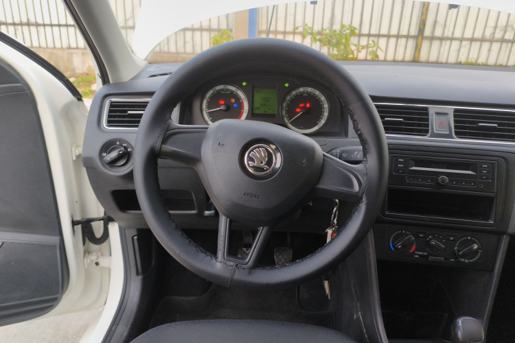 Skoda Rapid 2018 #11 Skoda Rapid 2018 car image #11