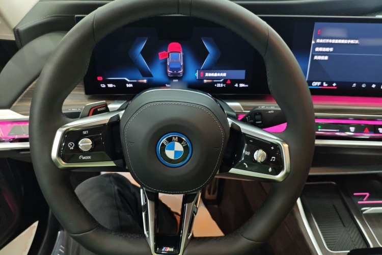 BMW i7 M70L 2024 car image #11