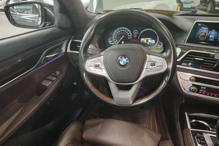 BMW M760Le 2017 #11 BMW M760Le 2017 car image #11