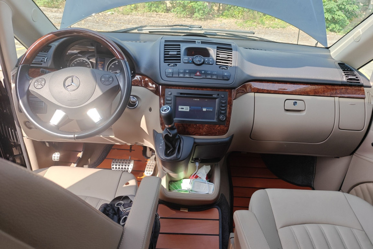 Mercedes-Benz Viano (Imported) 2015 car image #11