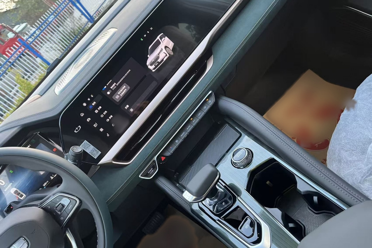 GEELY Monjaro MHEV 2025 car image #11