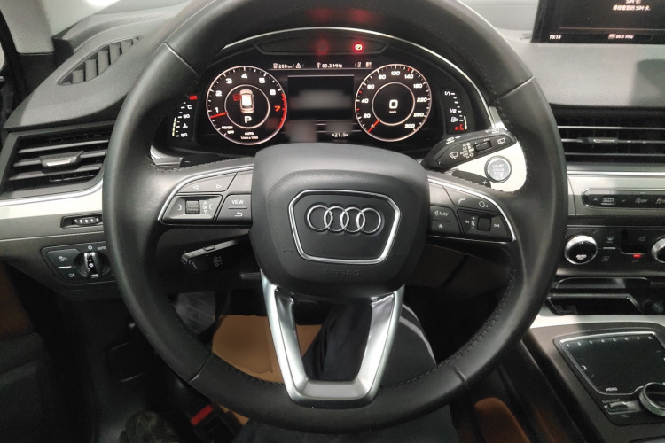 Audi Q7 2016 car image #11
