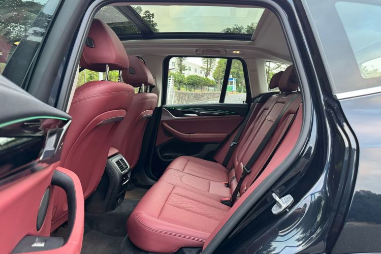 BMW iX3 2024 car image #11