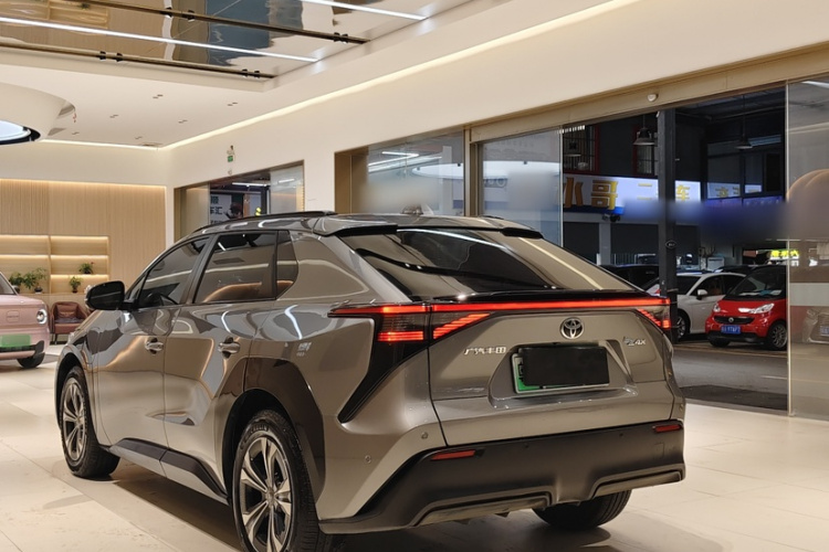 Toyota bZ4X 2023 #11 Toyota bZ4X 2023 immagine di auto #11