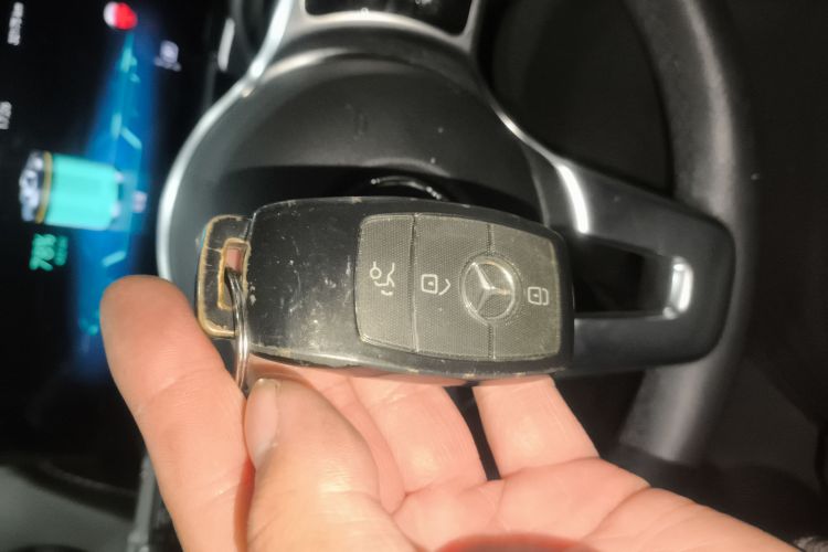 Mercedes-Benz EQB Class 2023 immagine di auto #11