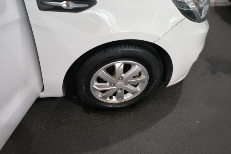 Kia K2 2016 car image #11