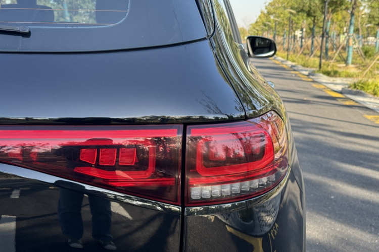 Mercedes-Benz EQB Class 2023 immagine di auto #11