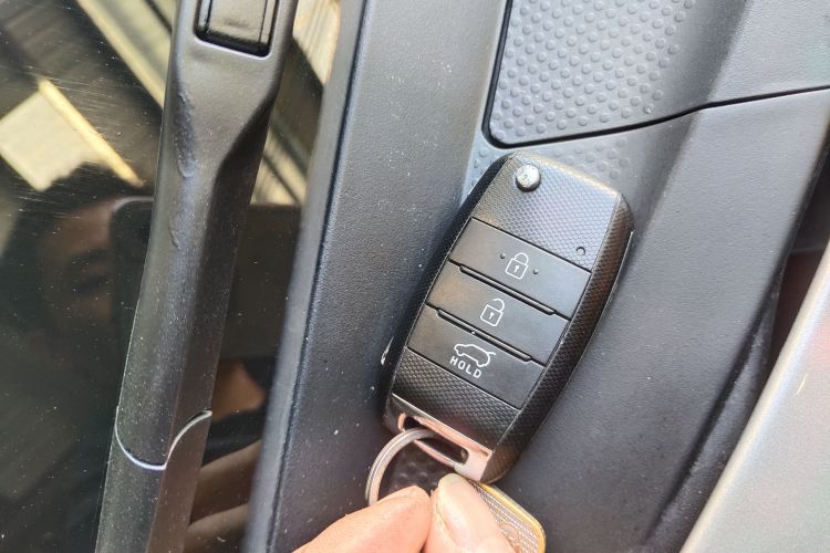 Kia Carens 2015 immagine di auto #11