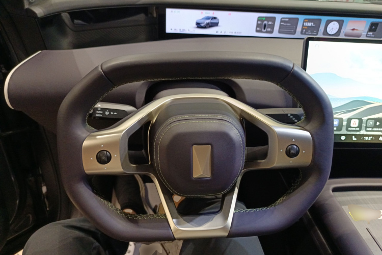 Avatr 07 2024 car image #11