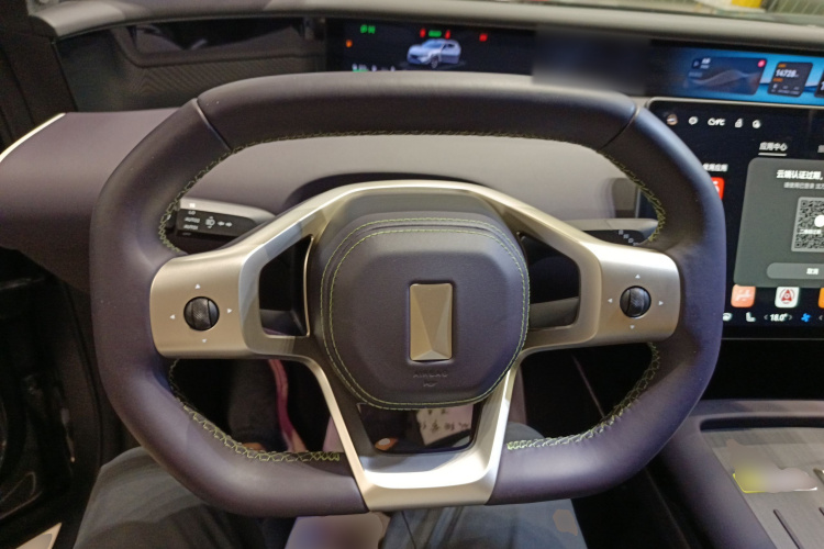 Avatr 07 2024 car image #11