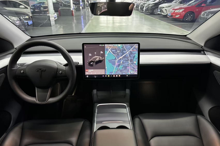 Tesla Model Y 2022 car image #11