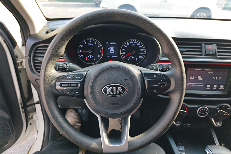 Kia Rio Cross 2017 car image #11