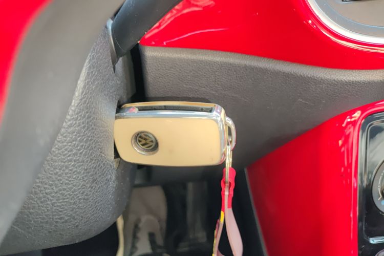 Volkswagen Beetle 2018 car image #11