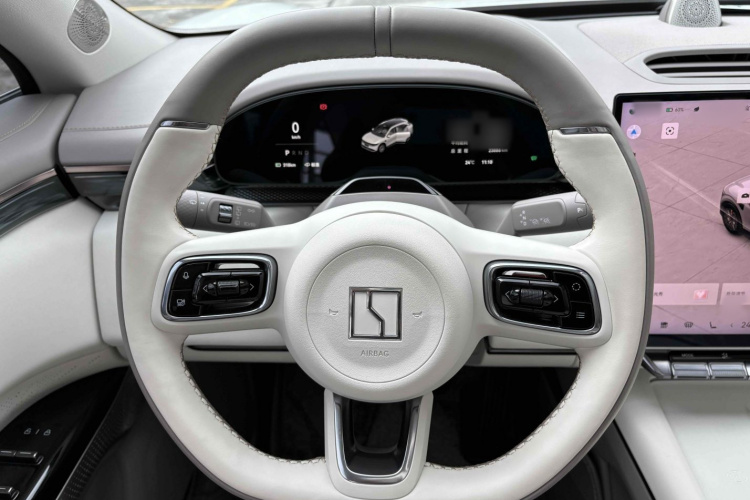 Zeekr 7X 2024 car image #11