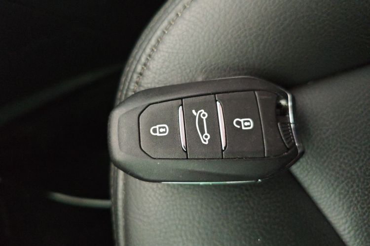Citroen C4L 2016 image de voiture #11