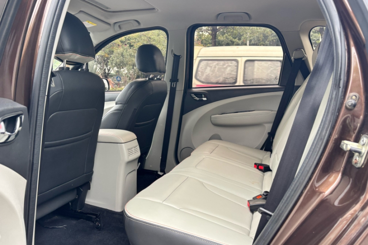 Forthing JOYEAR XV 2016 car image #11