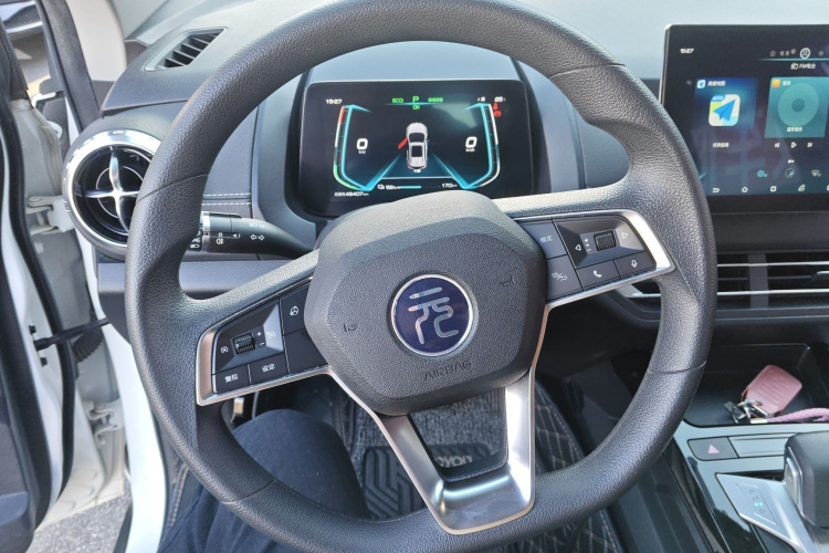 BYD Yuan New Energy 2020 صورة سيارة #11