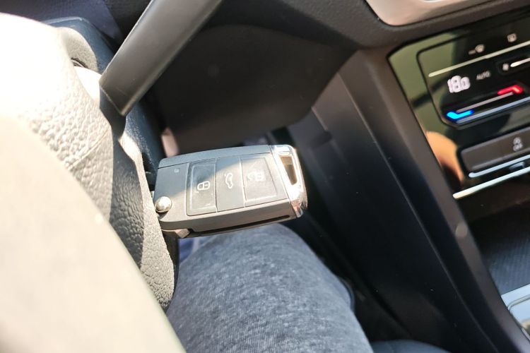 Volkswagen Touran 2021 immagine di auto #11