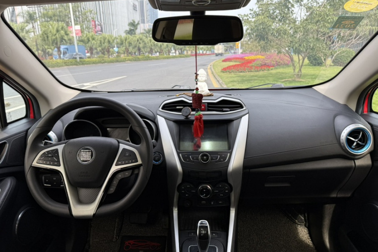 BYD Yuan New Energy 2018 car image #11