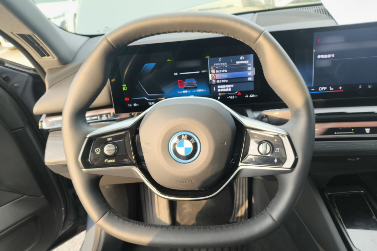 BMW i5 2025 car image #11