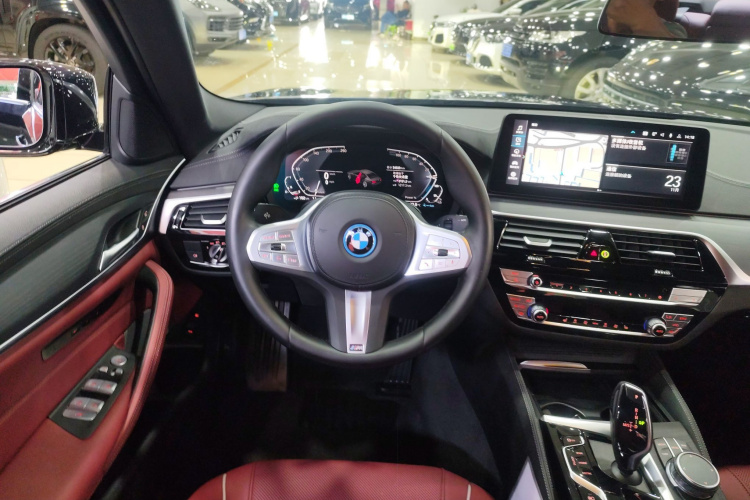 BMW 5 Series New Energy 2023 immagine di auto #11