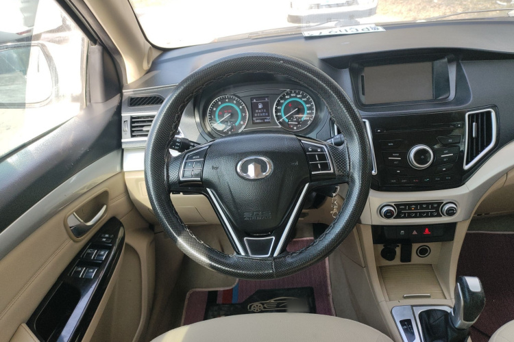 Great Wall C30 2015 car image #11