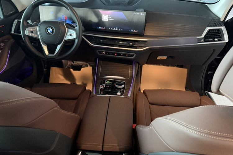 BMW X7 2024 car image #11