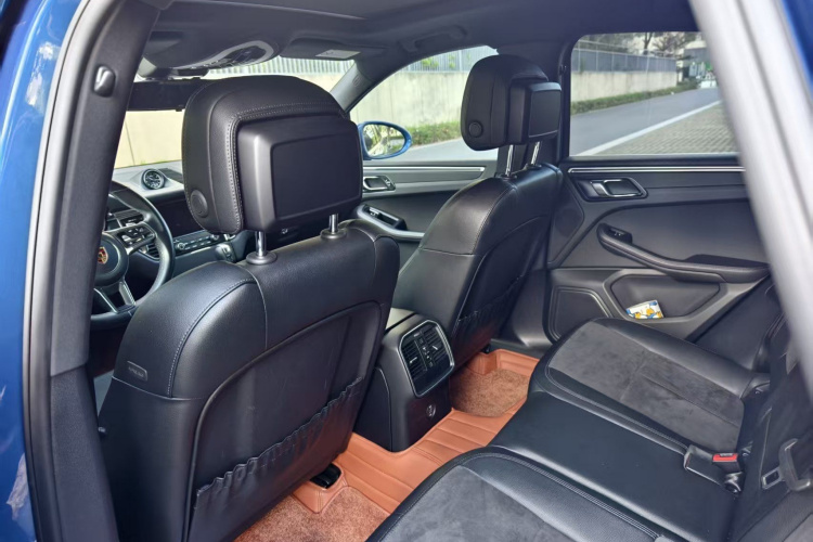 2018 immagine di auto #11
