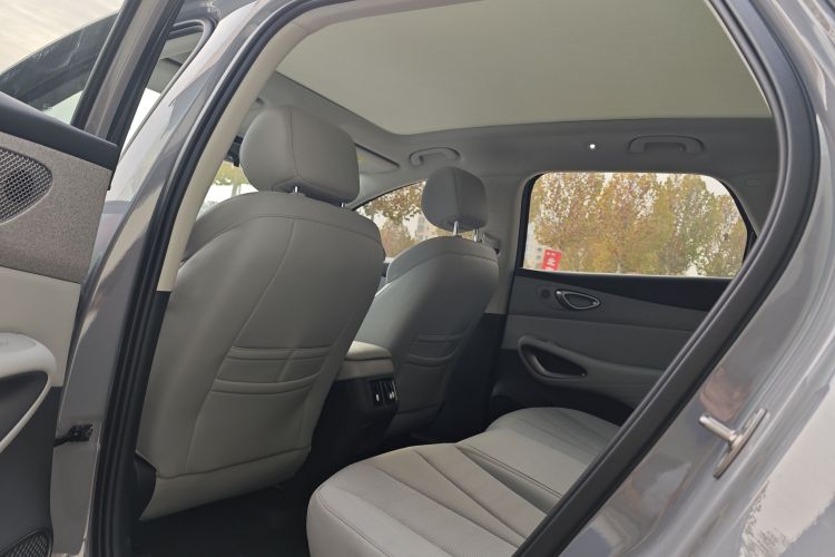 BYD Sea Lion 05 EV 2025 car image #11