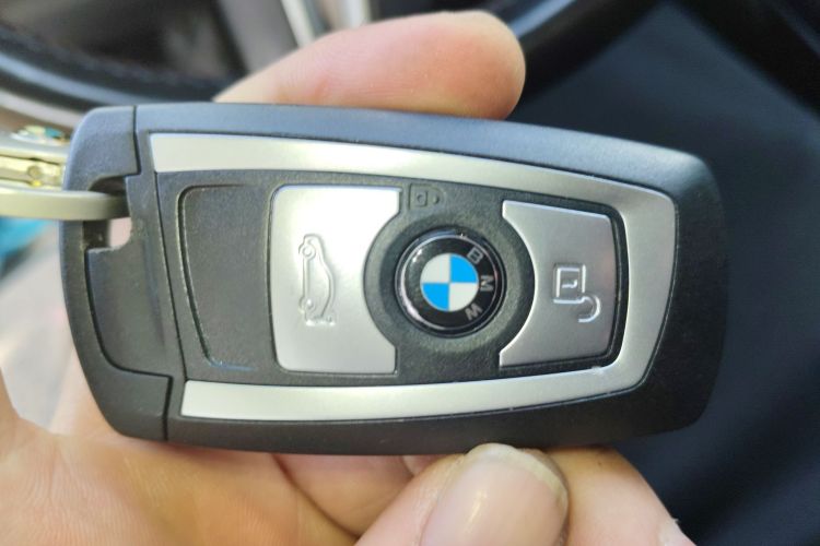 BMW M2 2018 car image #11