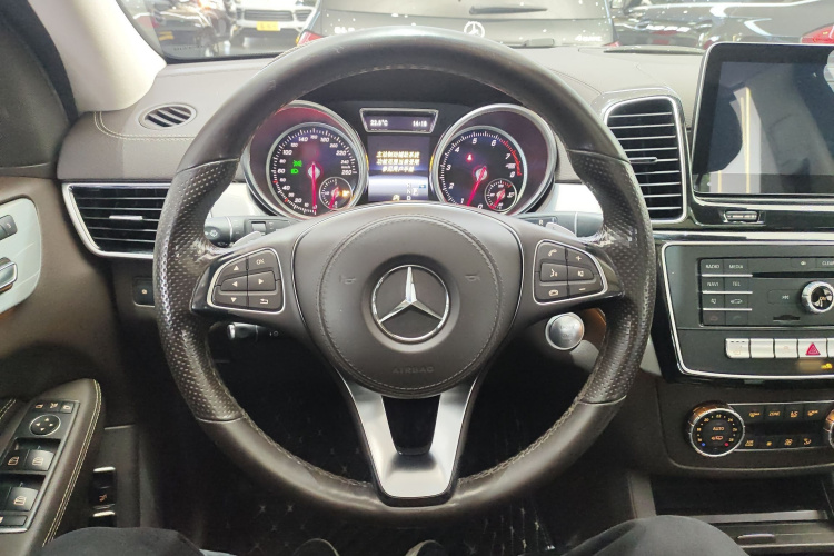 Mercedes-Benz GLS Class 2019 car image #11