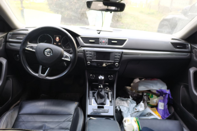 Skoda Superb 2016 car image #11