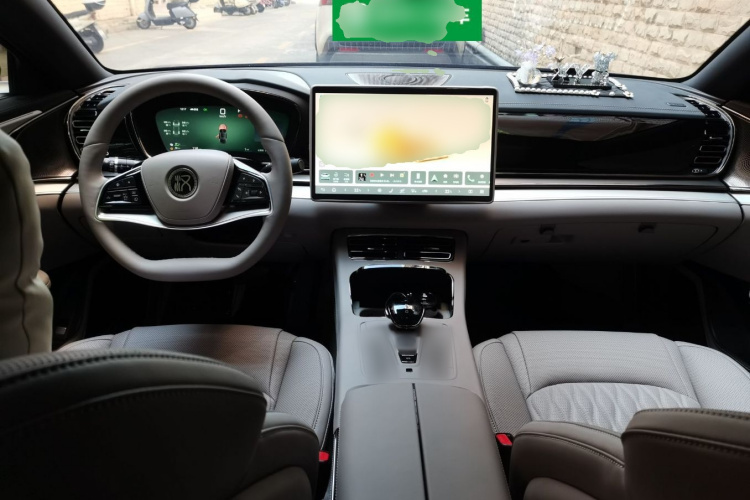 BYD Han 2025 car image #11
