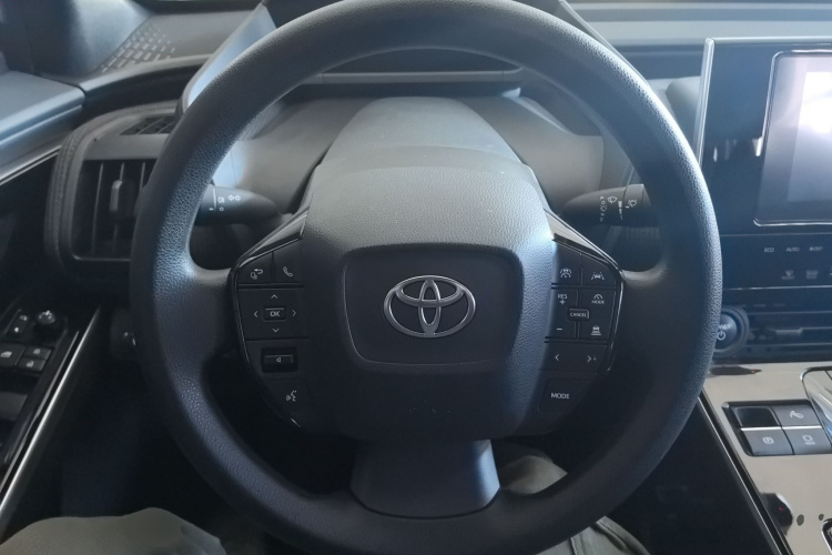 Toyota bZ4X 2022 immagine di auto #11