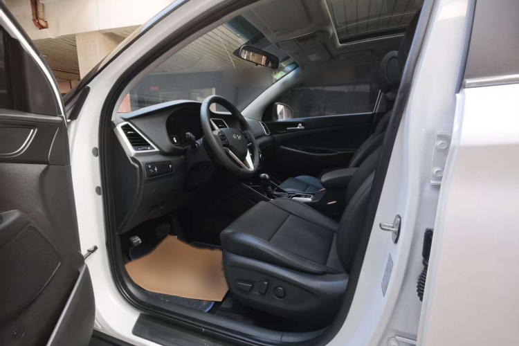 Hyundai Tucson 2017 car image #11