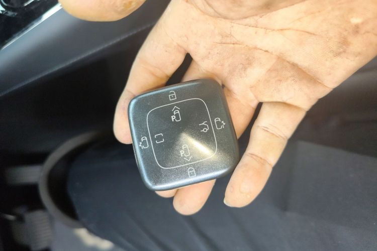 Zeekr 009 2023 car image #11