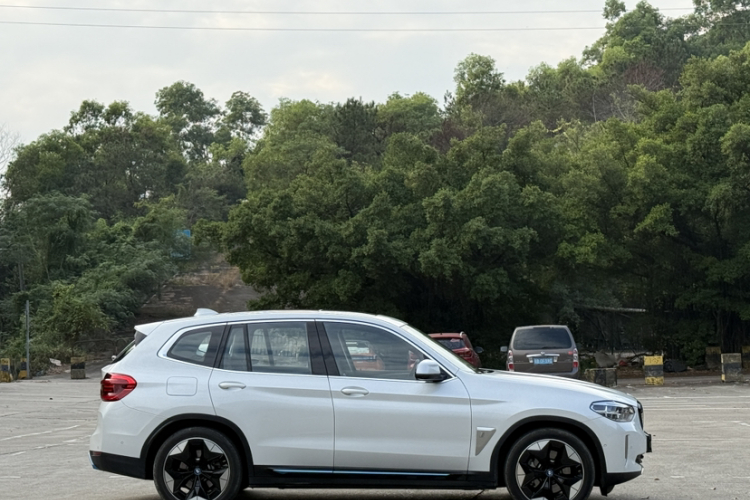 BMW iX3 2020 car image #11