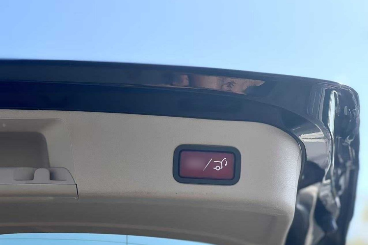 Mercedes-Benz M Class 2015 car image #11