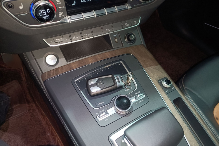 Audi Q5L 2019 car image #11