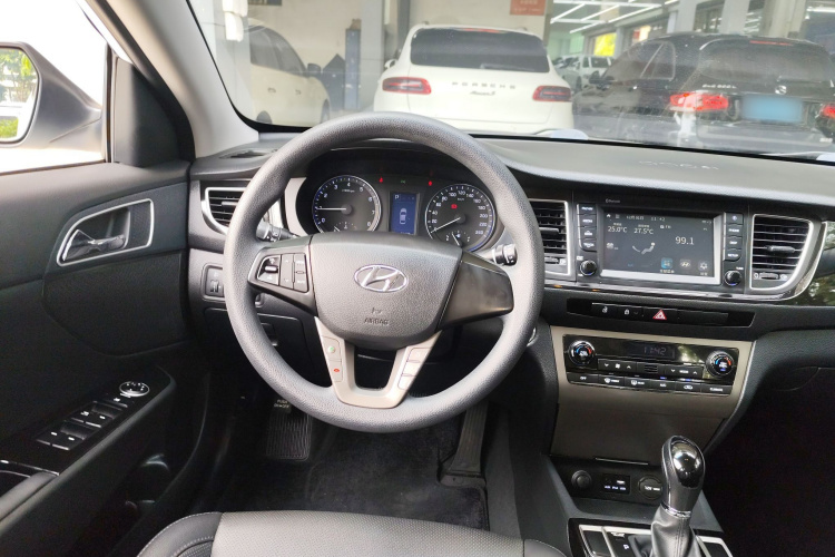 Hyundai Mistra 2016 #11 Hyundai Mistra 2016 car image #11